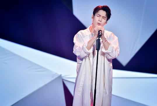 《跨界歌王》韩东君进步飞速力夺歌王 金志文歌曲串烧笑喷众人