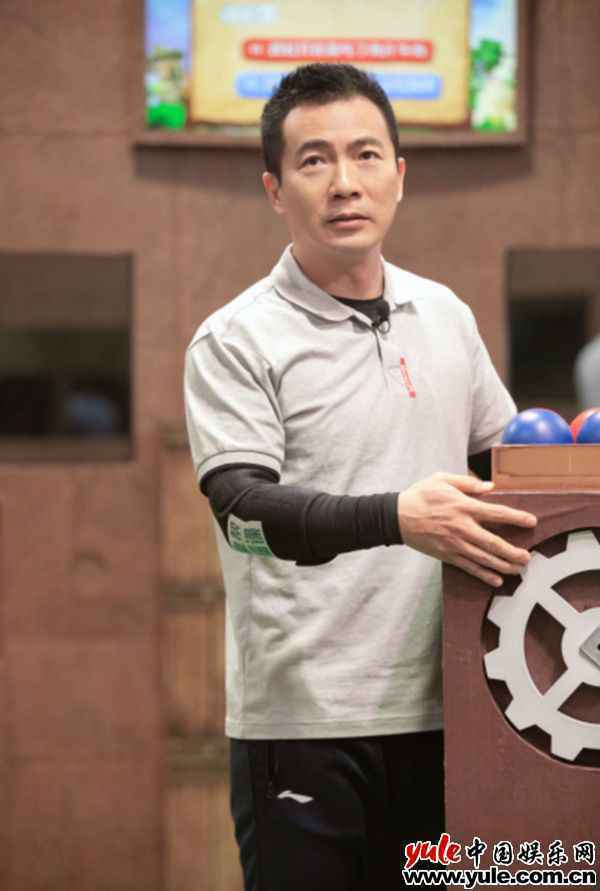 《疯狂的麦咭8》名嘴集结笑果满分，黄健翔周九良直呼“招架不住”