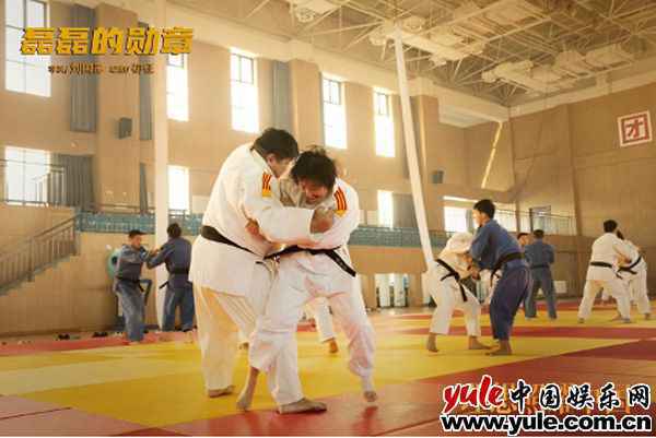 系列短剧《理想照耀中国》之《磊磊的勋章》今日播出，原型人物倾情出演