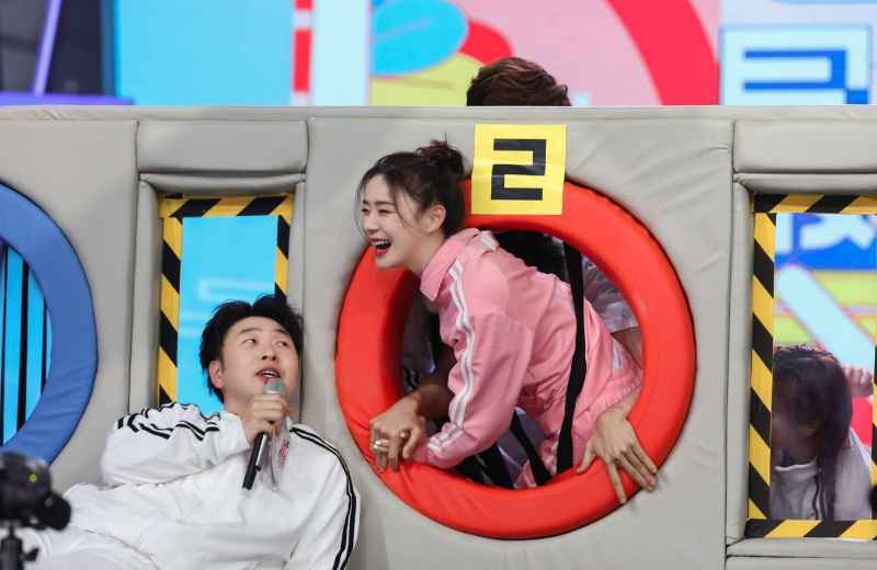 《快乐大本营》迎来最美的她,何炅发文想见你,现场气氛浪漫