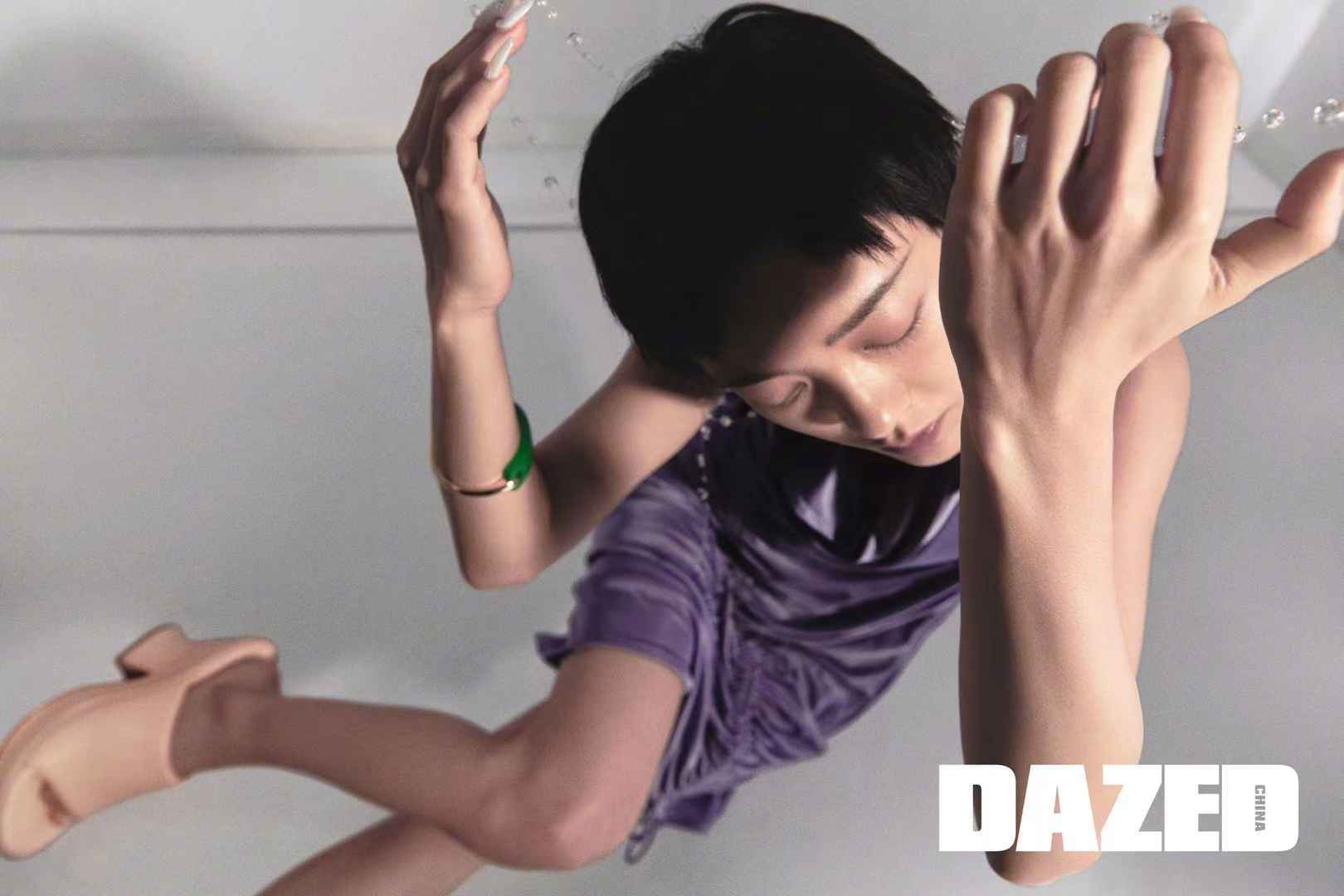 郭采洁Dazed五月封面上线 奇幻别致诠释别样氛围感