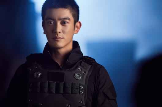 张翰头顶烈日录制《勇敢的世界》，满头大汗引热议