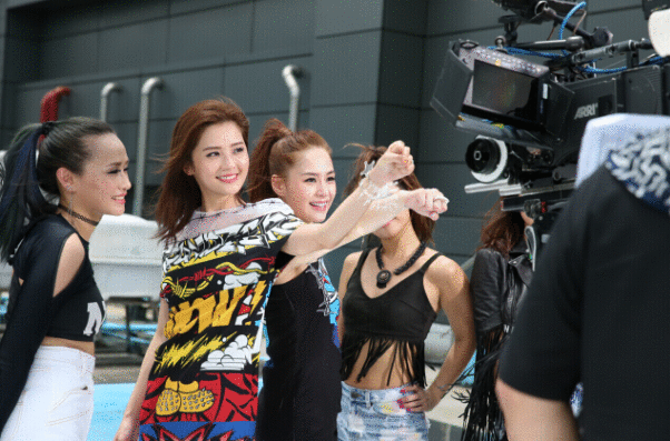 Twins台湾拍MV阿Sa带队找食 阿娇赞阿Sa旅行必备