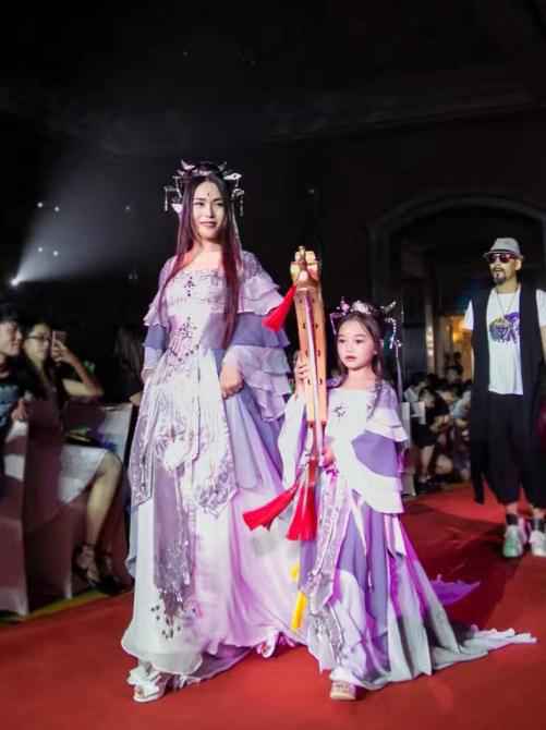 国庆彩车上弹箜篌的是河南姑娘!箜篌文化创意产业在河南落地生根