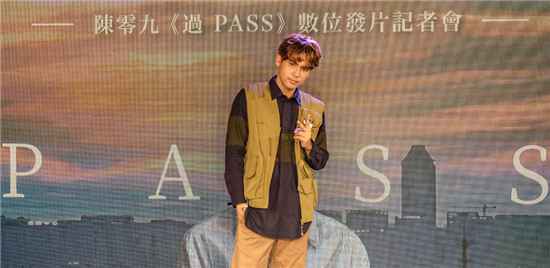 歌曲《再也不要》是谁演唱的？