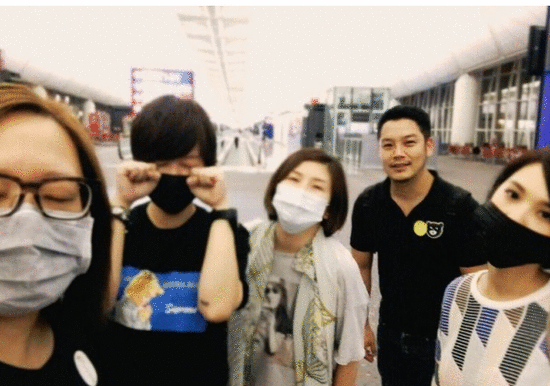 杨丞琳坐飞机等完冰雹又遇台风 大呼:不容易啊