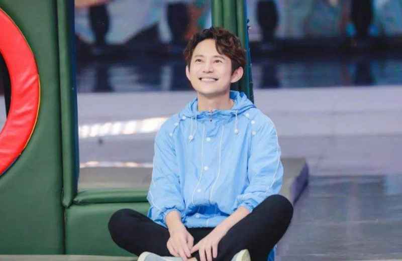 包烧鸡脚筋洒了？何老师忙安慰张婧仪，黄磊的做法获怒赞