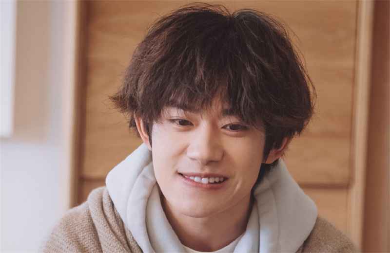 易烊千玺还会说相声？在《朋友请听好》中与郭麒麟说相声，表现太好