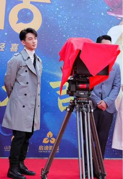 陈晓新戏《好好说话》开机 首演主持人角色惊喜亮相