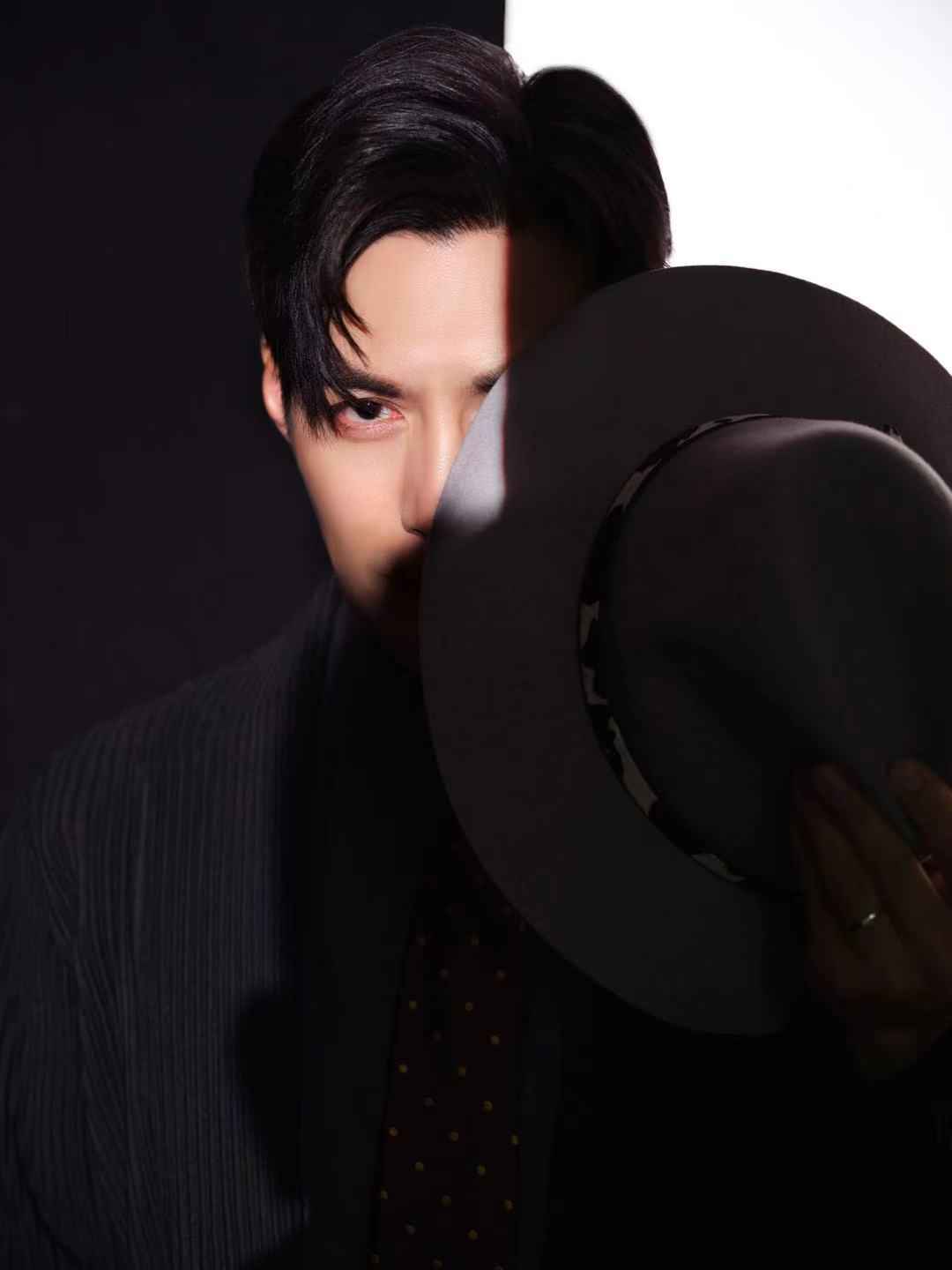 双向奔赴势均力敌的爱情最是动人！严屹宽杜若溪合体大片来袭