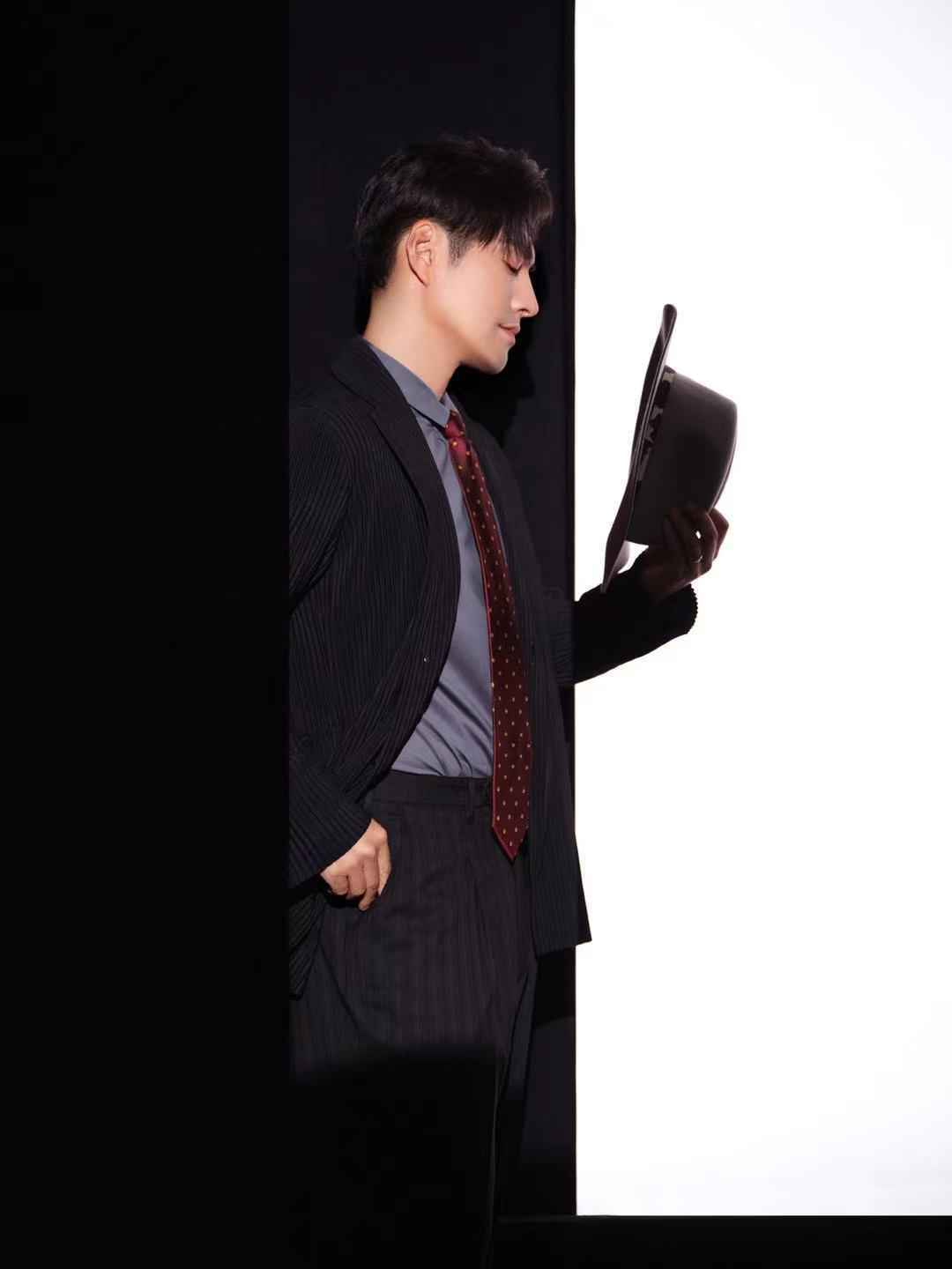 双向奔赴势均力敌的爱情最是动人！严屹宽杜若溪合体大片来袭