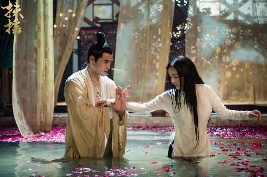 《扶摇》杨幂阮经天剑指奴斗场 千磨万击坚韧闯关