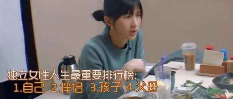 “姐姐们”放过脱口秀吧，你们尬不起