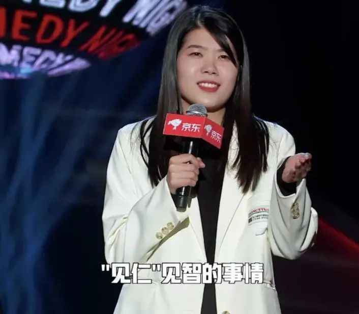 “姐姐们”放过脱口秀吧，你们尬不起