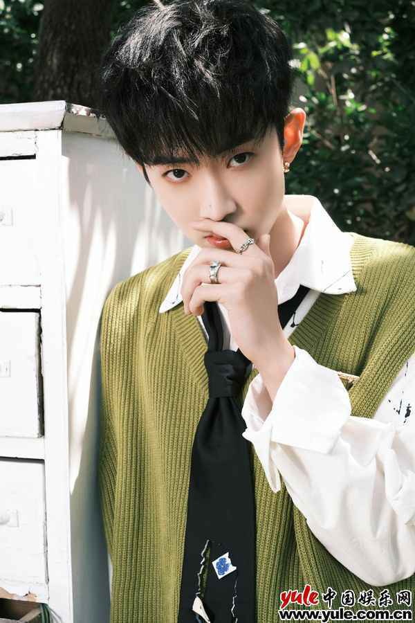 8~1 黄新淳新歌《Run Away》今日上线 声线温柔磁性动人