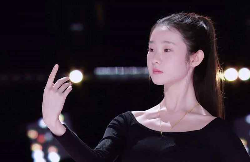 时代峰峻张艺凡，00后芭蕾舞者，上《创造营》受关注