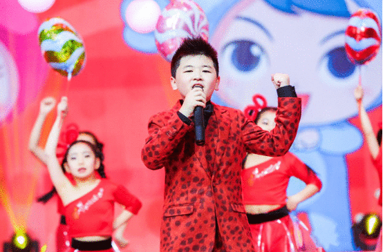 “励志小正太”陈思进携贺岁单曲《年年顺》唱响济南少儿春晚