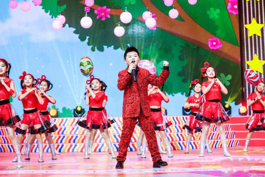 “励志小正太”陈思进携贺岁单曲《年年顺》唱响济南少儿春晚