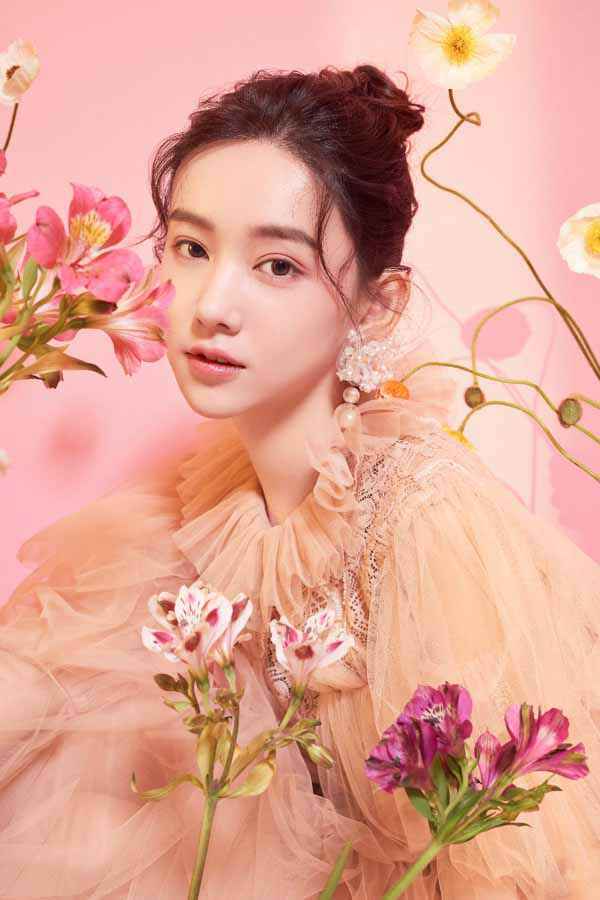 《一不小心捡到爱》官宣定妆照海报 李沐宸上演多面千金职场魅力