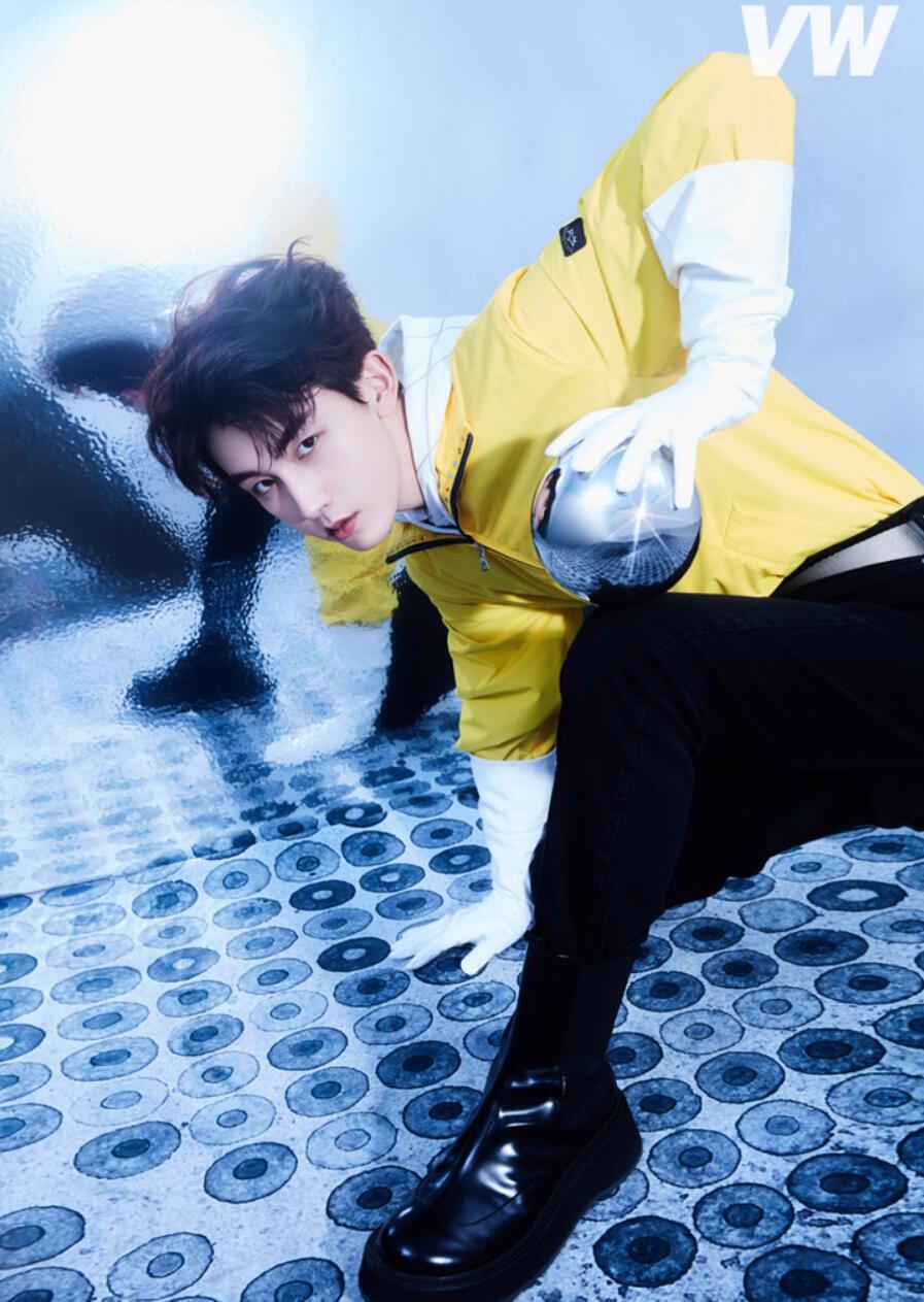 郭俊辰最新时尚大片曝光 百变造型演绎AI觉醒