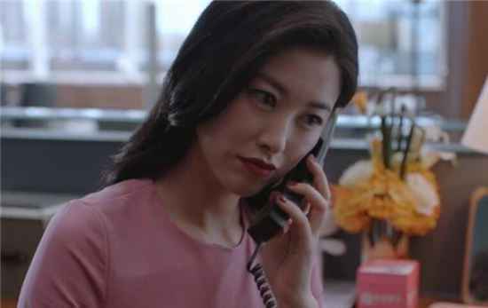 《精英律师》到底谁最后娶了栗娜？