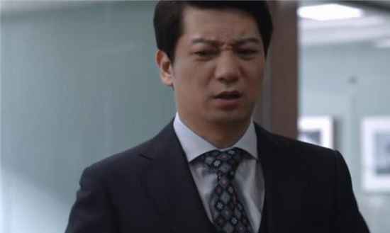 《精英律师》到底谁最后娶了栗娜？