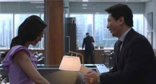 《精英律师》到底谁最后娶了栗娜？