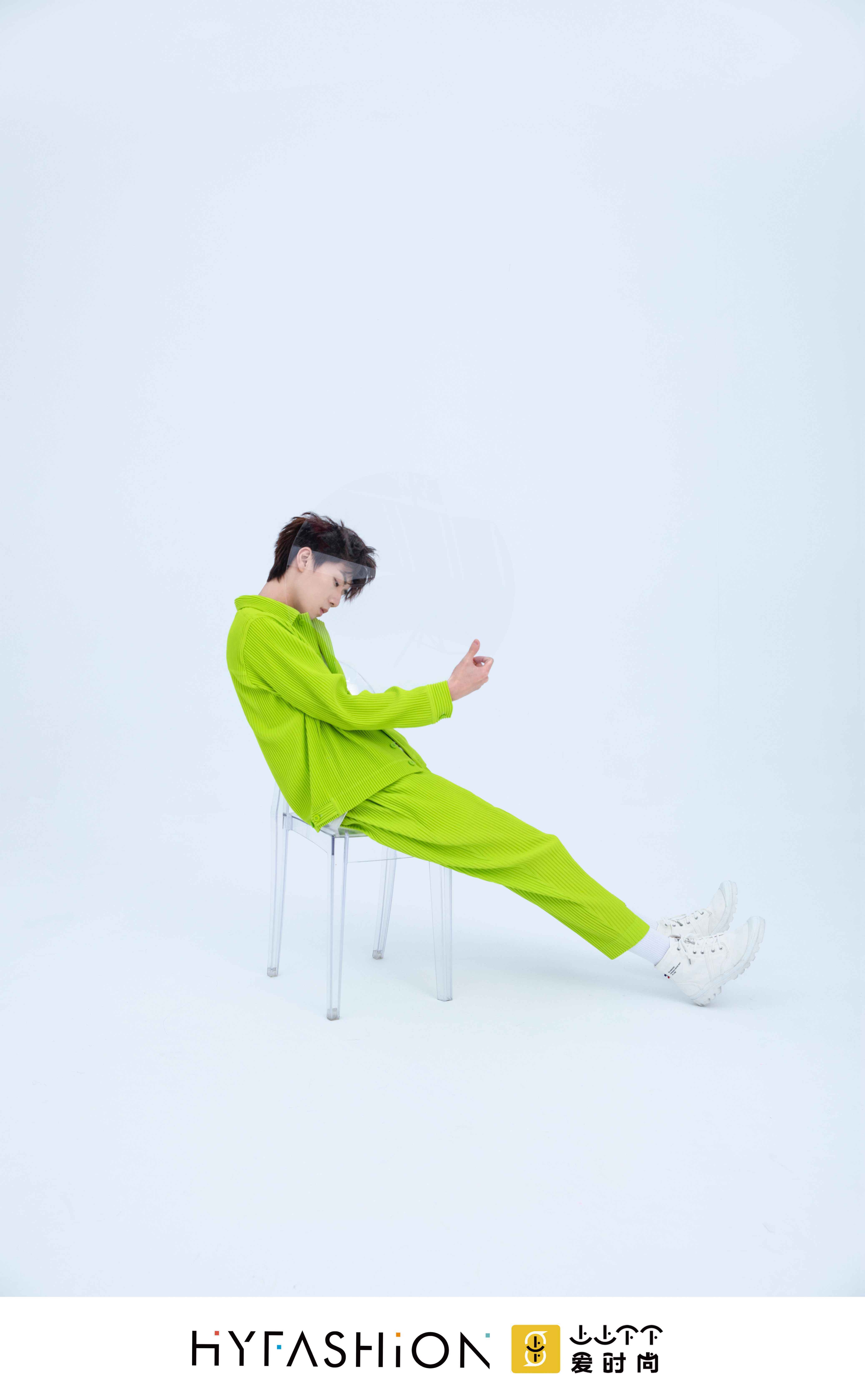 任宥纶最新大片曝光 活力气息肆意展现