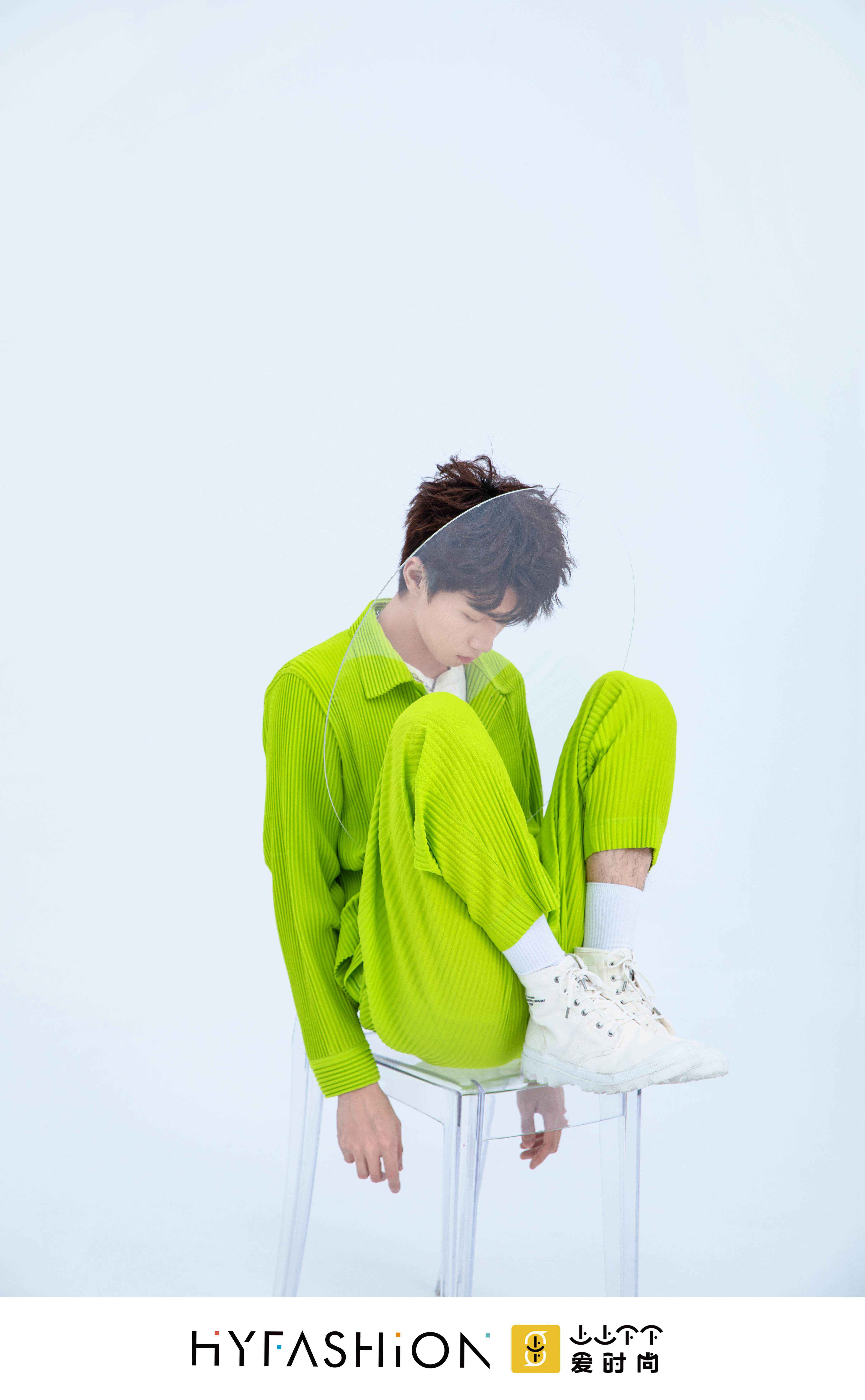 任宥纶最新大片曝光 活力气息肆意展现