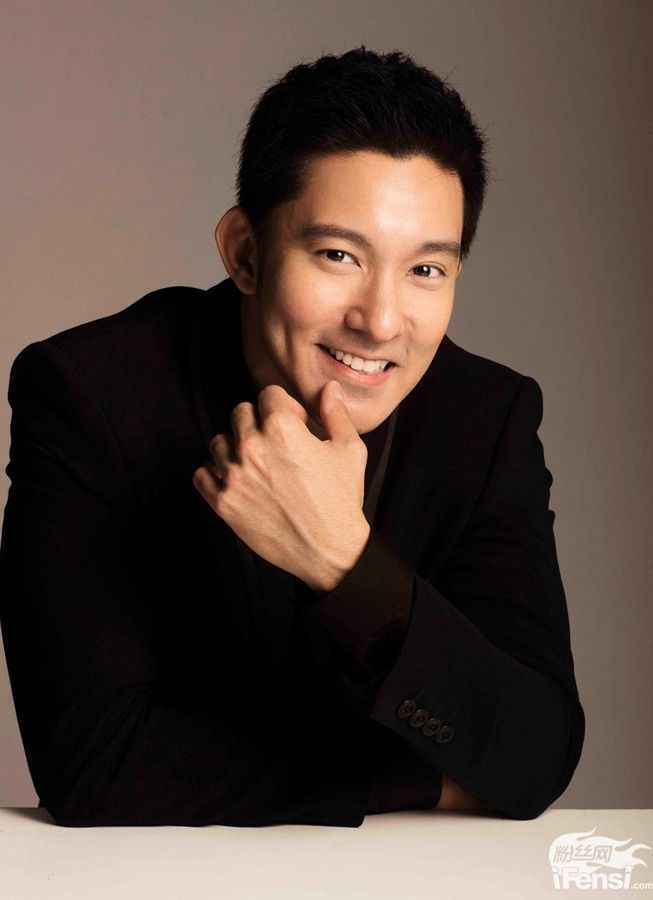 立威廉最新广告大片 演绎柔情玫瑰诱惑