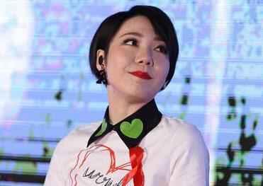 excuse me,这是吴莫愁? 短发发福了变这样!