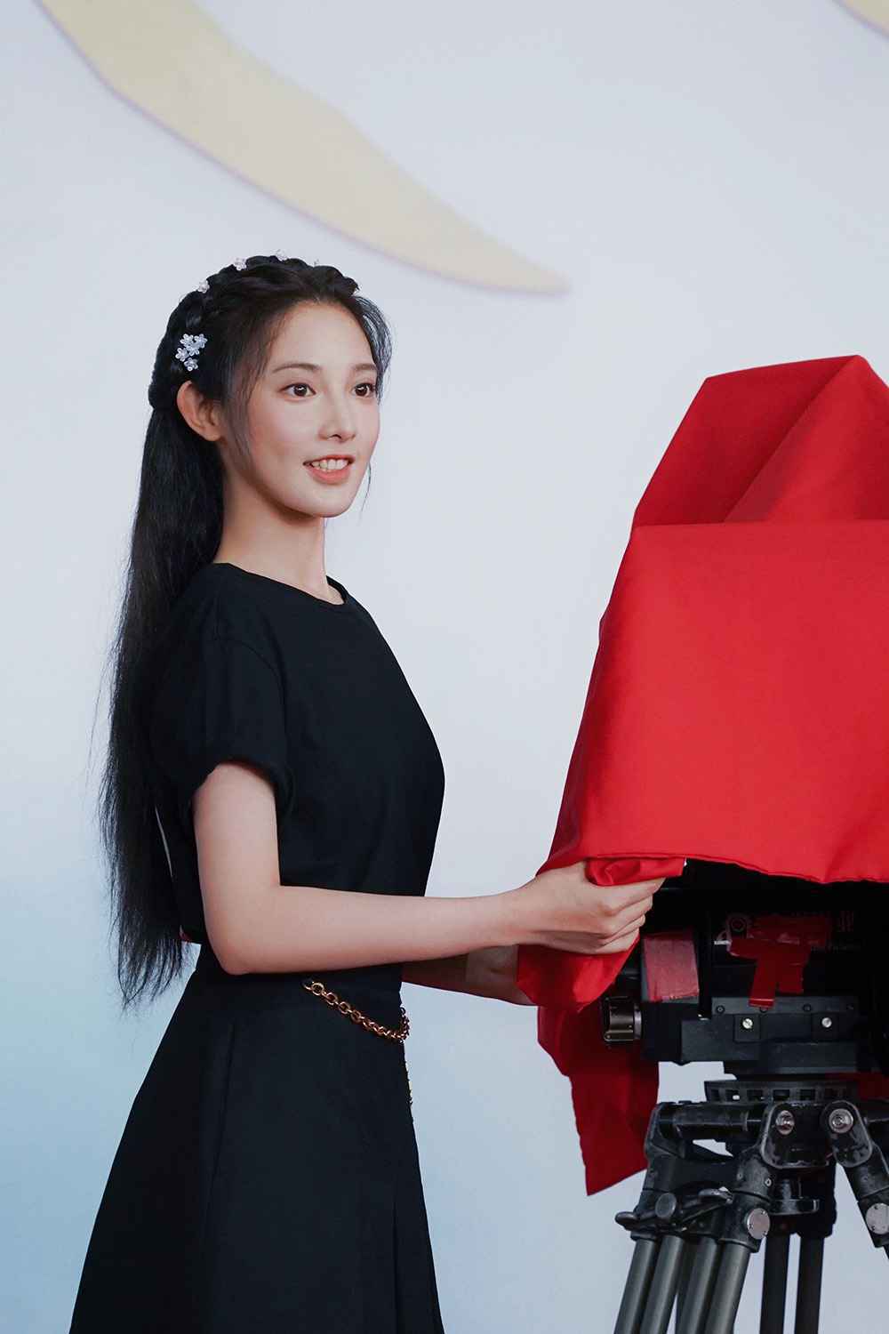 彭小苒新剧《春闺梦里人》开机 演绎“天才少女”期待值拉满