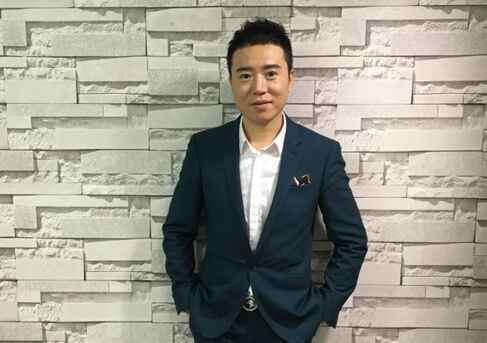 马仕健缅怀哥哥张国荣献唱《沉默是金》