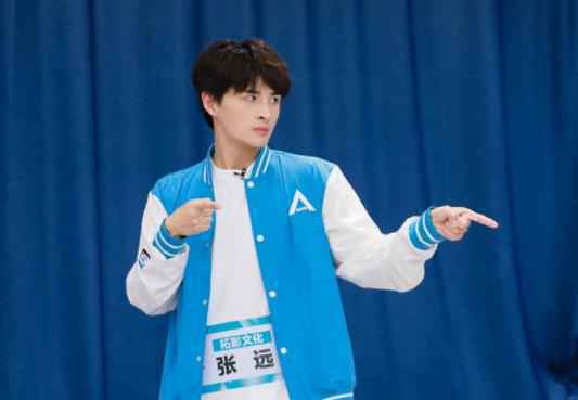 全能张远唱跳俱佳 暖心帮拉票获好评