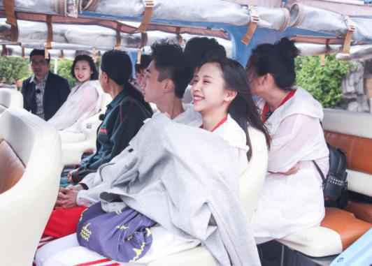 《群演公社》家人问候引学员痛哭 林永健、白玉泪目谈家人