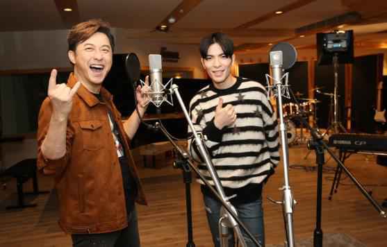 庾澄庆与萧敬腾合作全新单曲 送“银手指”表感谢