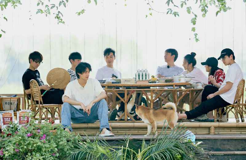 《向往4》中最精致男孩许魏洲，走到哪都不忘涂防晒