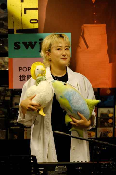 韩媒盛赞此生必听! 鲜于贞娥用玩偶熟记中文名