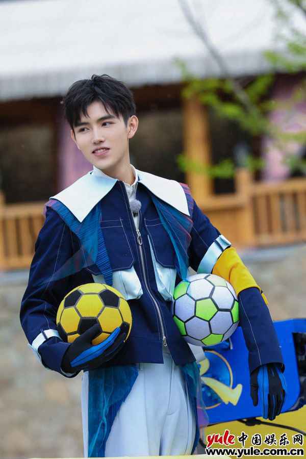 《奔跑吧9》收视五连冠!全员跑进“动物世界”,倡导低碳环保理念