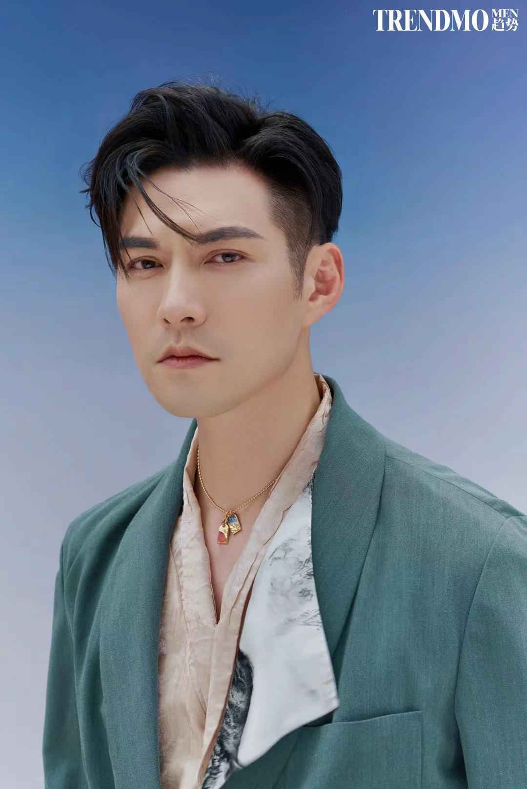 521心动狙击！严屹宽登杂志封面演绎国风大片再现侧颜杀