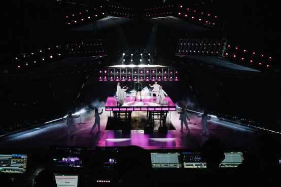 521薇娅狂欢节实力宠粉，618还将继续加磅！现场不忘继续传递公益力量