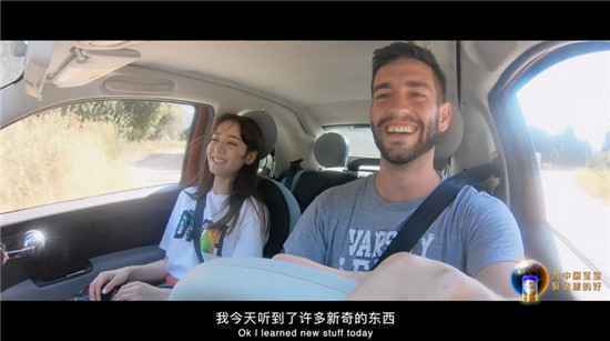 《慢游全世界》迪丽热巴希腊赴约 身披婚纱浪漫追爱