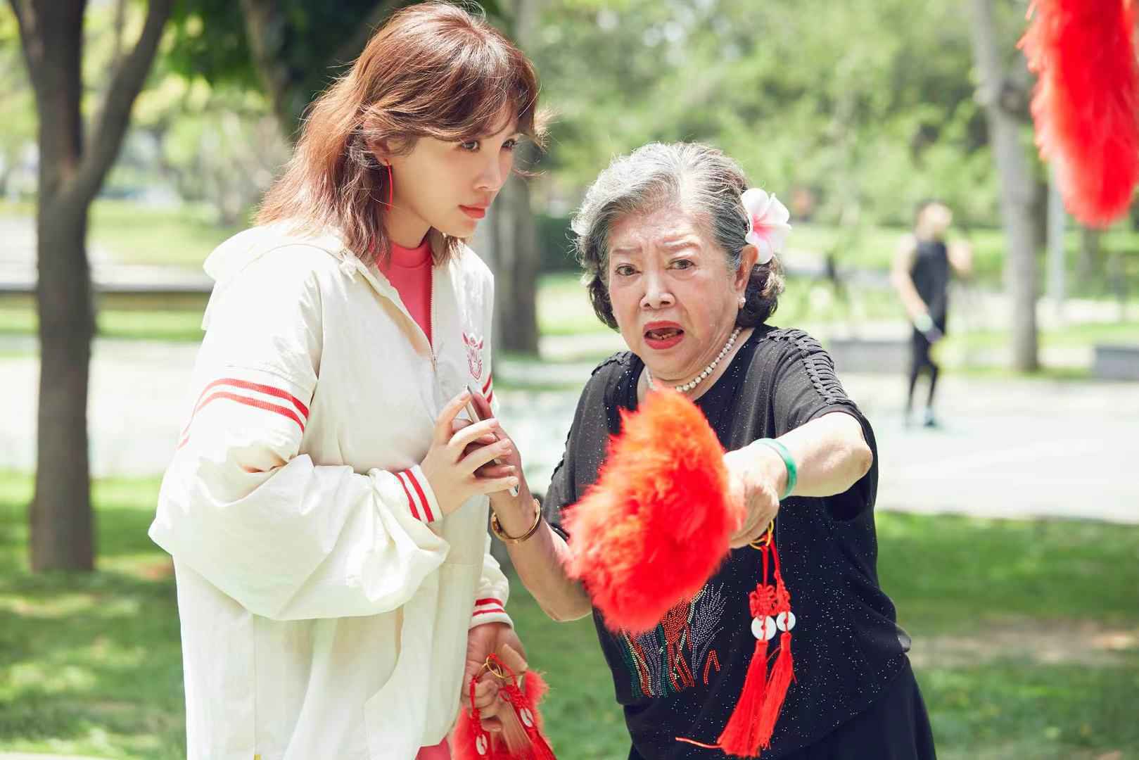 魏如萱《奶奶》MV温情上线 笑中带泪演绎唱给奶奶的歌