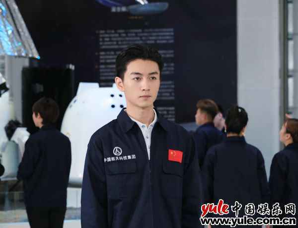 致敬航天精神 文艺志愿者陈晓《向祖国报告》