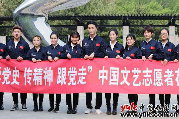 致敬航天精神 文艺志愿者陈晓《向祖国报告》