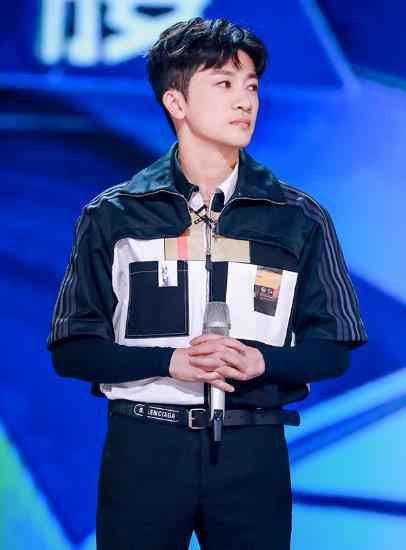 苏有朋《创造营2019》获封神助攻 细致指点助力学员公演