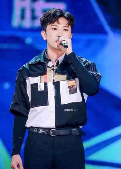 苏有朋《创造营2019》获封神助攻 细致指点助力学员公演