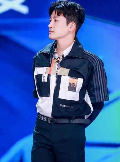 苏有朋《创造营2019》获封神助攻 细致指点助力学员公演