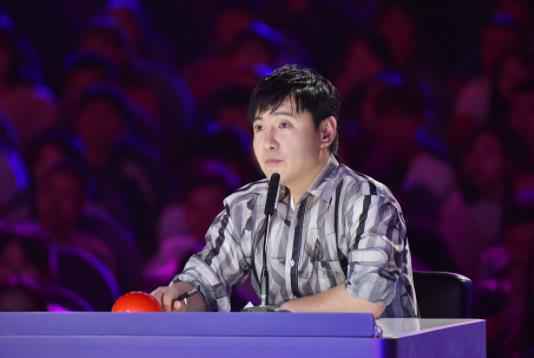 沈腾亲身体验科技魔术 晋级赛温情寄语暖意融融