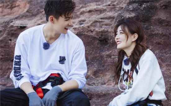 演员张铭恩首见徐璐爸爸超紧张，徐爸爸只说了三个字，徐璐乐坏了